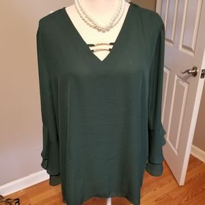 4/25 Beautiful bell sleeves blouse